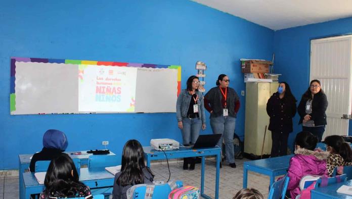 Reciben plática sobre derechos humanos