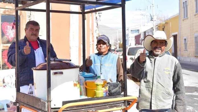 Atiende alcalde a familias 