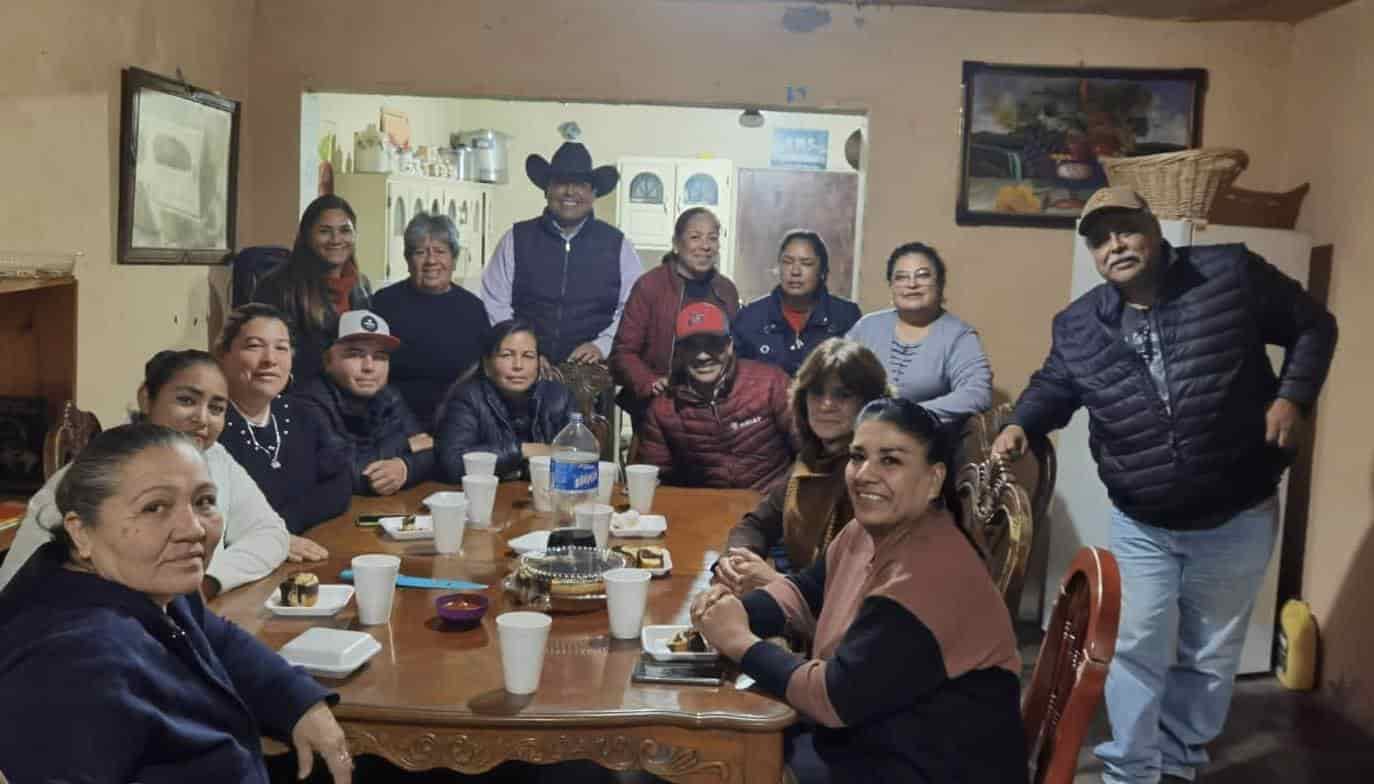 Atiende alcalde a familias 