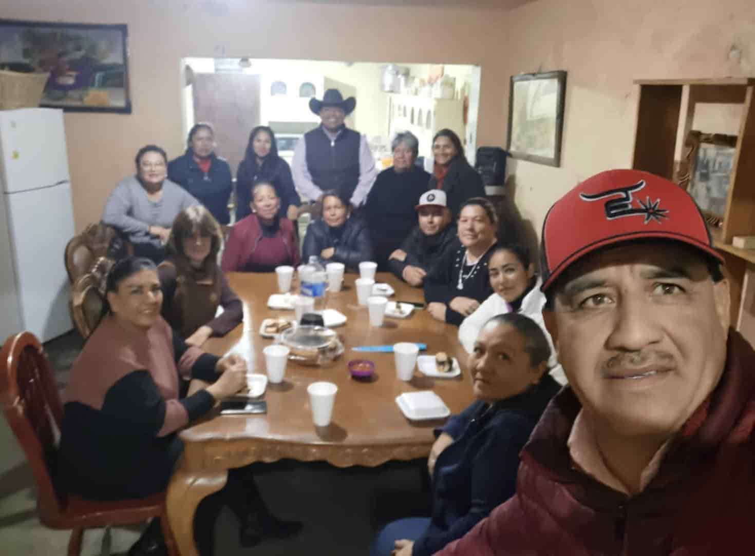 Atiende alcalde a familias 