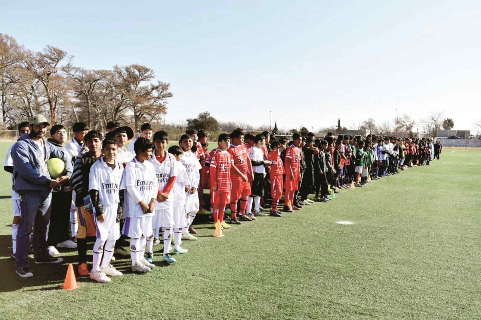 Inicia liga de futbol juvenil