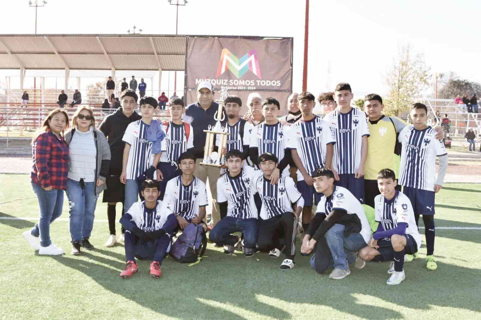 Inicia liga de futbol juvenil