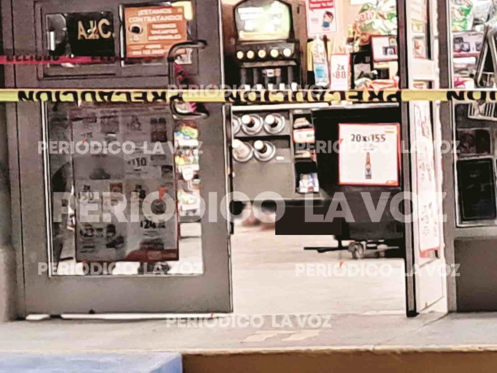 Los atacantes lo perseguían, él alcanzó a ingresar a la tienda de conveniencia