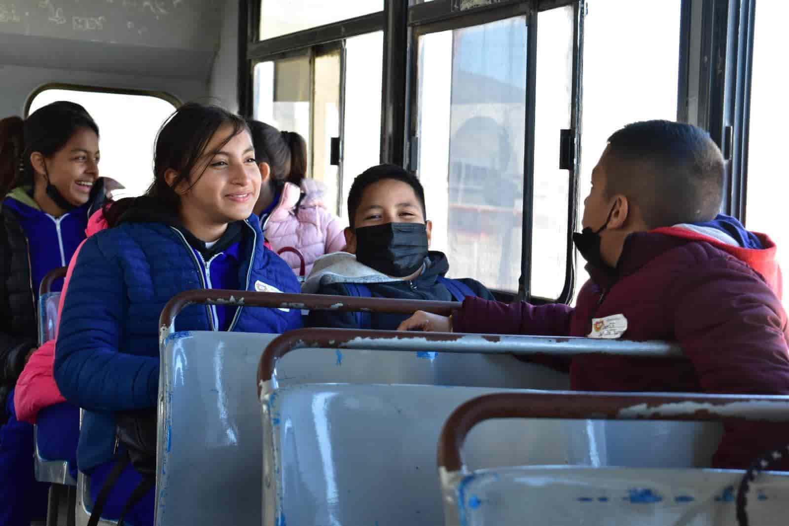 Traslada Ciénegas a alumnos de sexto