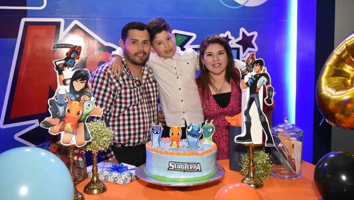 Festejan cumple de Fernando