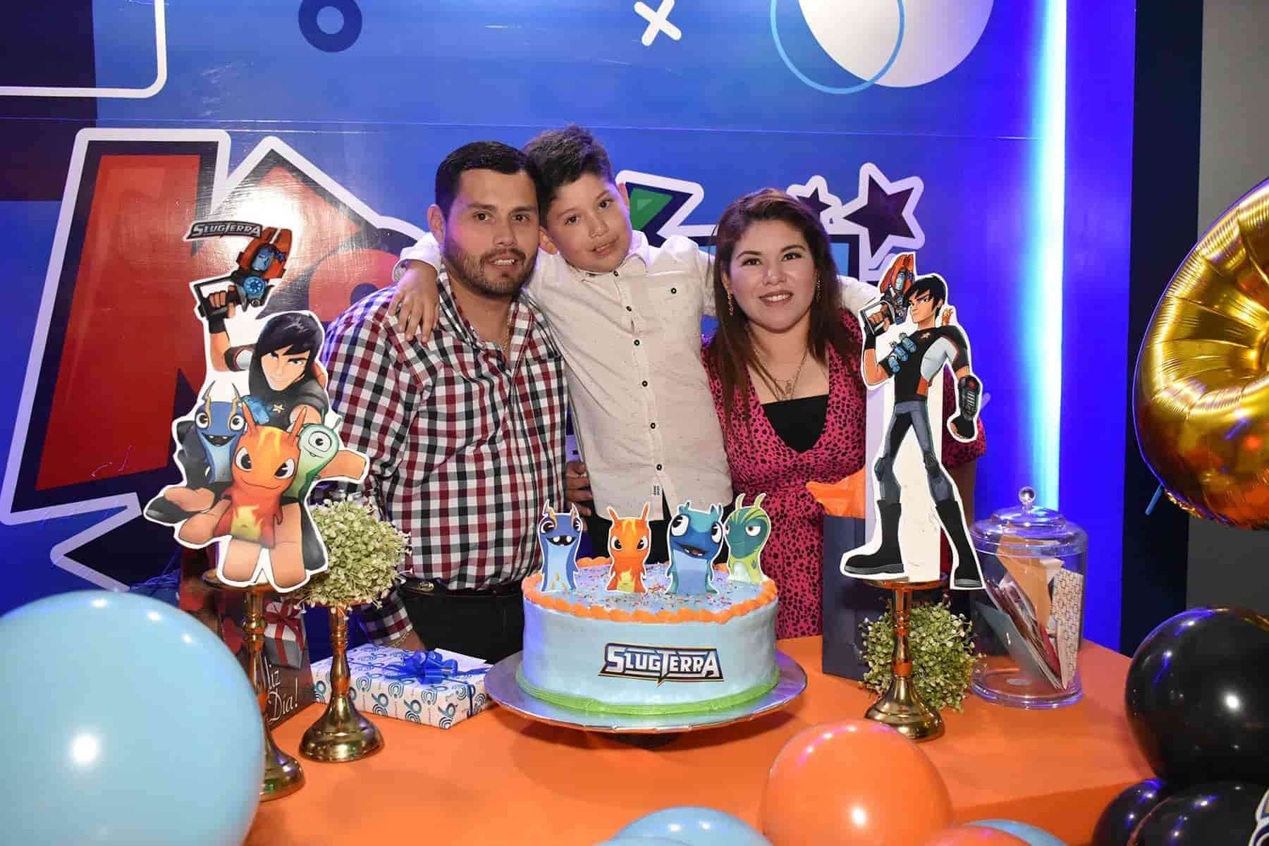 Festejan cumple de Fernando