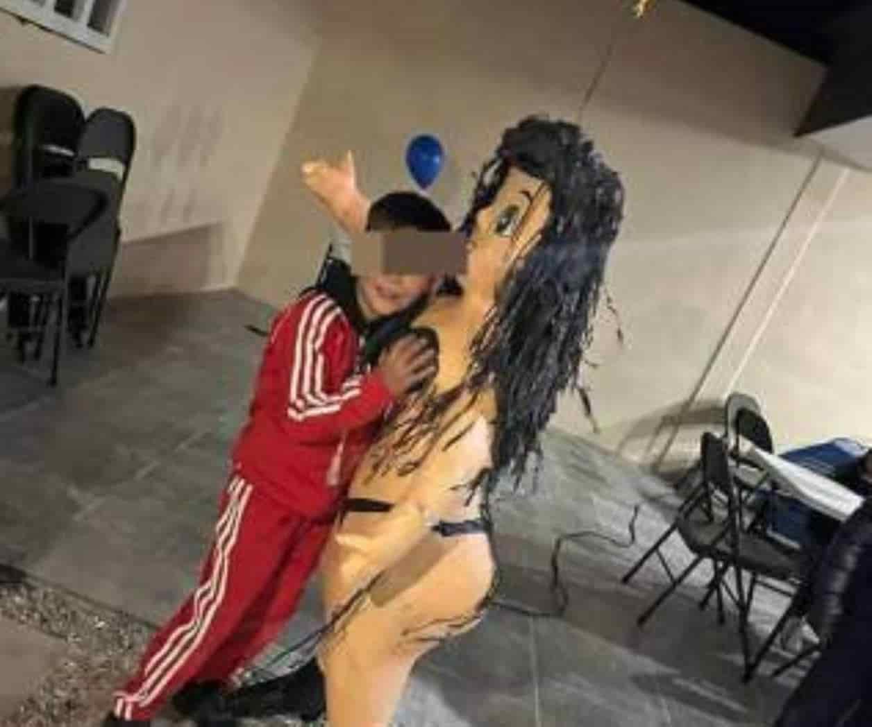 Hacen fiesta infantil con temática de Karely Ruiz