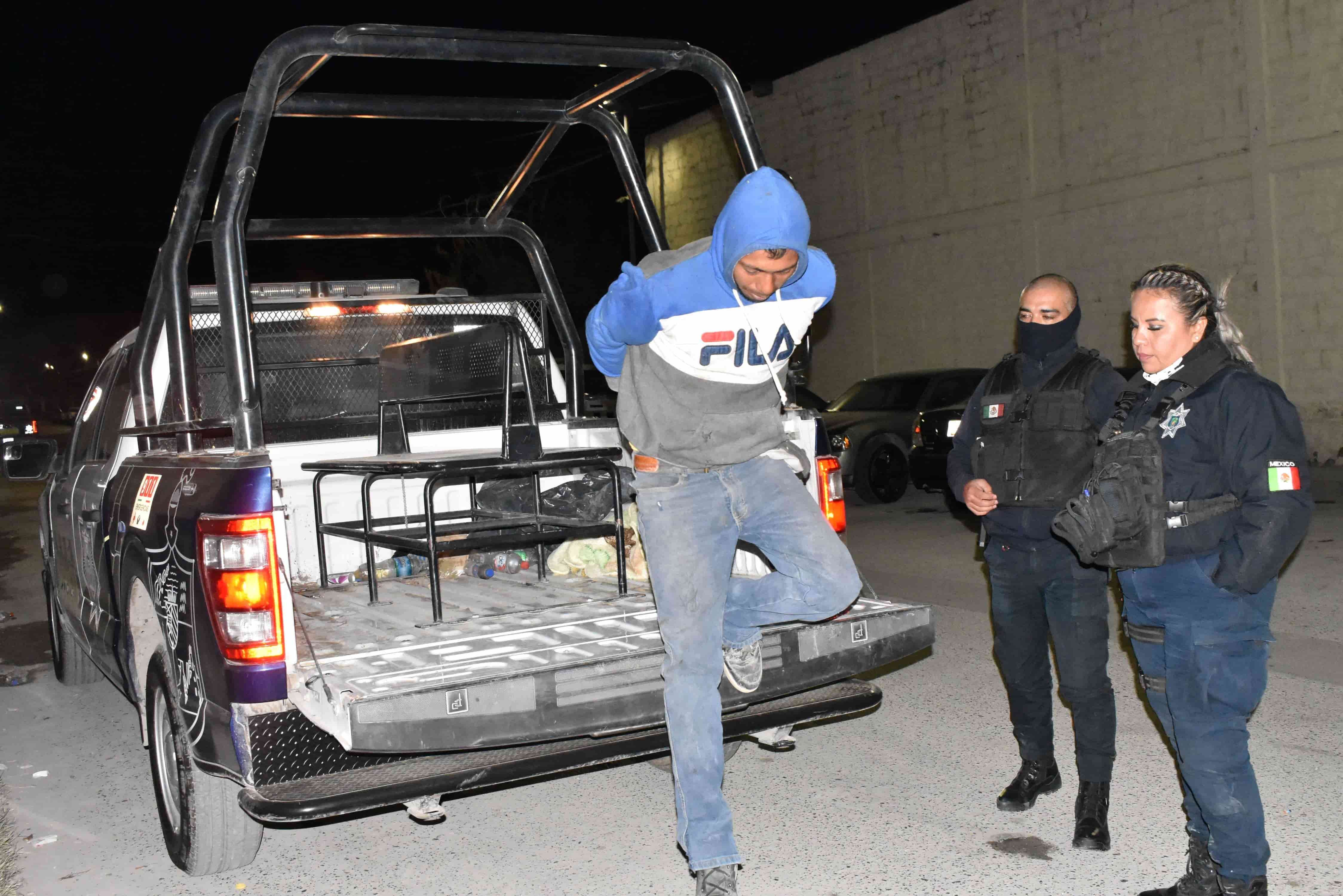 El ebrio fue llevado a la Comandancia por alterar el orden.