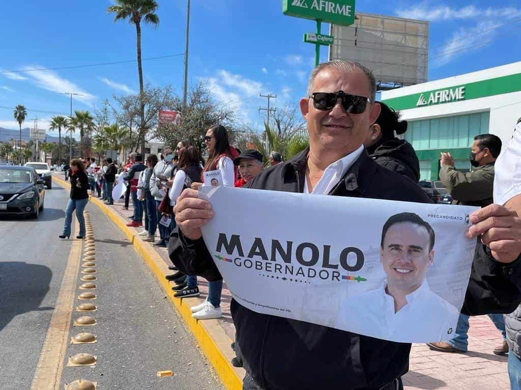 Cierran precampaña con pega de calcas