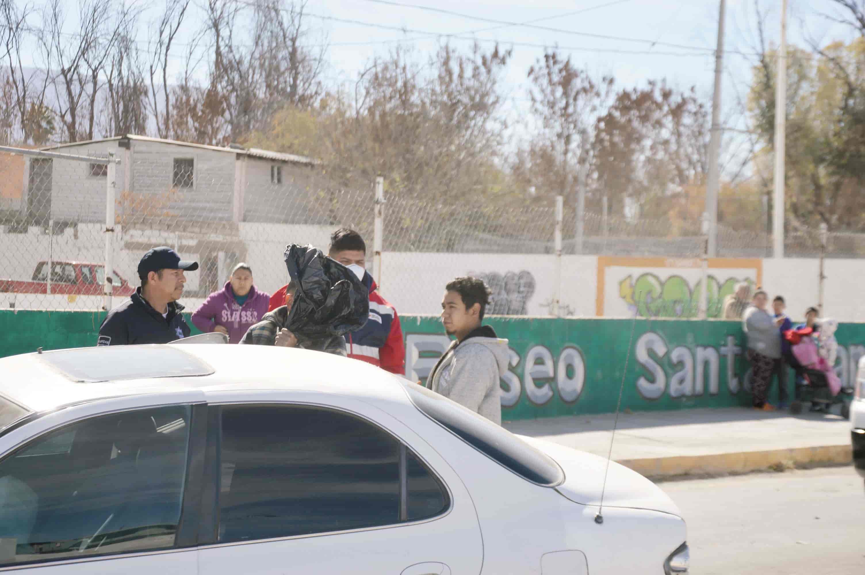 Derrapa y choca contra camioneta 