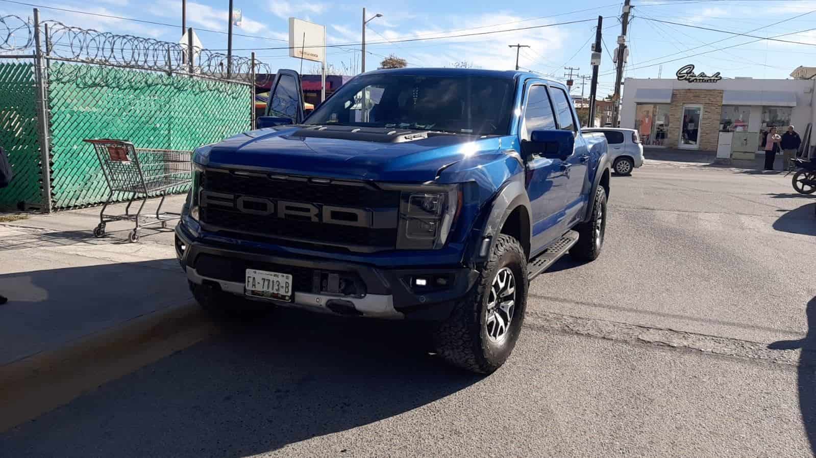 Se atraviesa a paso de Raptor
