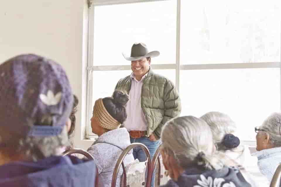 Atiende Beto a adultos mayores