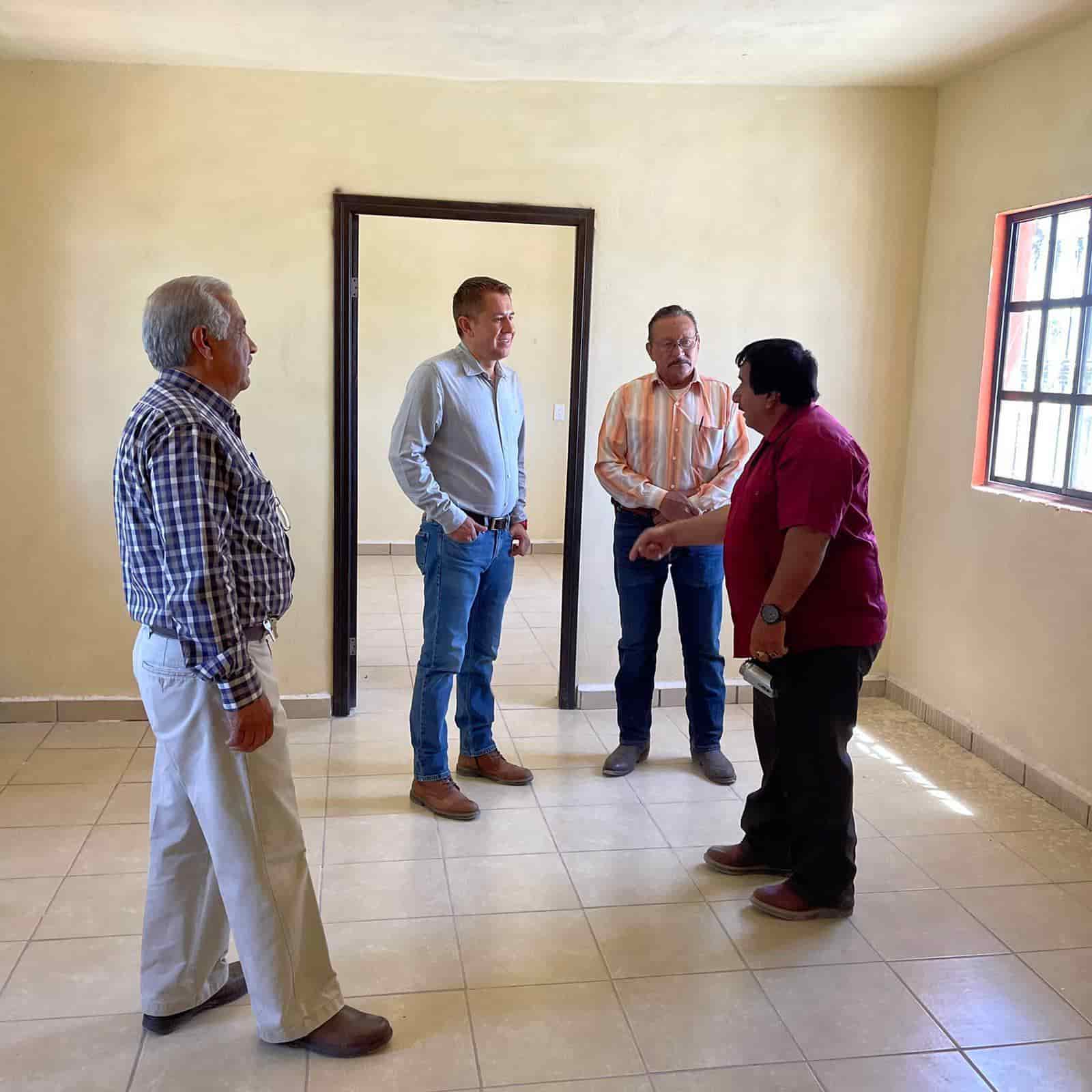 Remodelan salón de jubilados