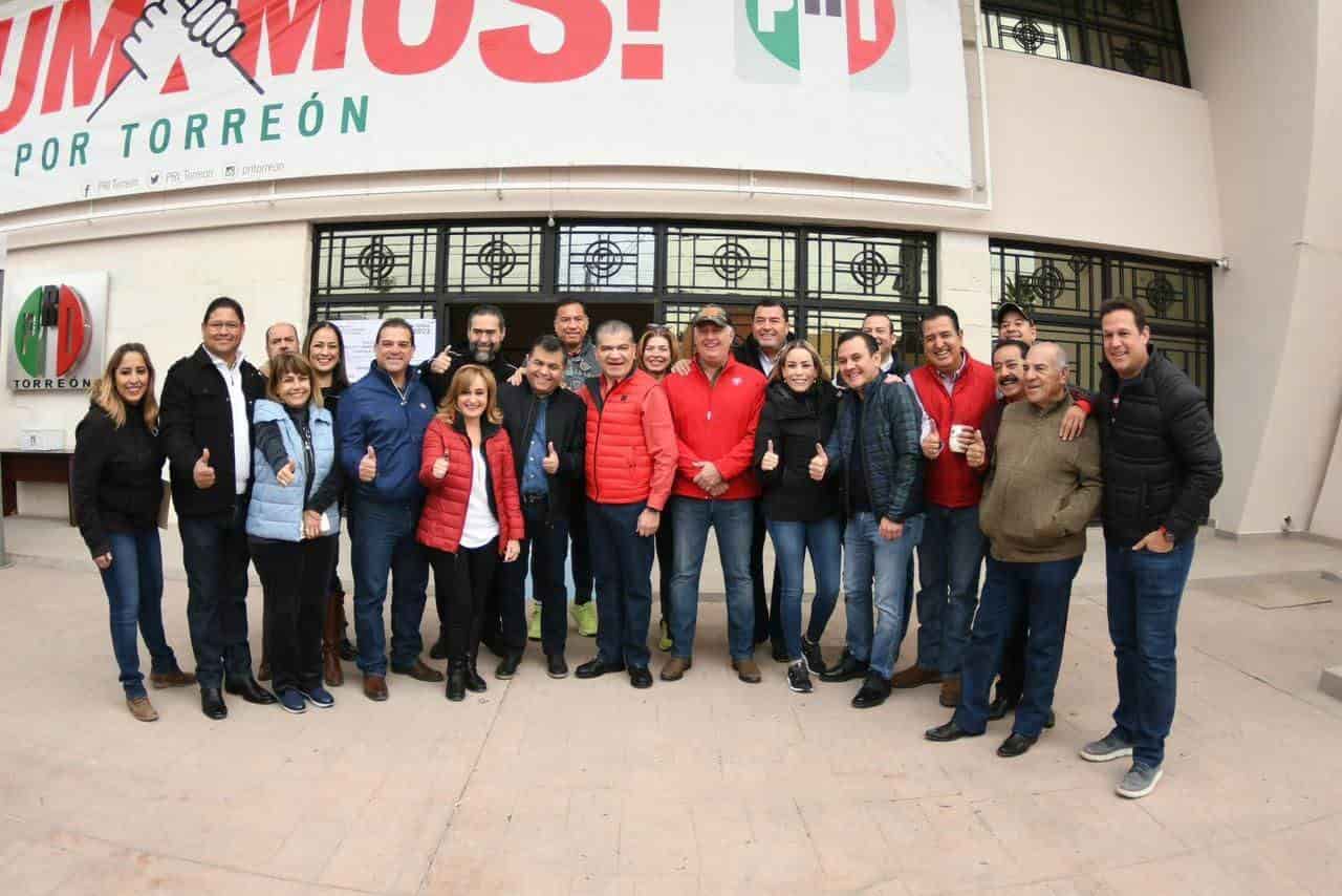 MIGUEL RIQUELME, EMITE  VOTO EN TORREÓN, PARA ELEGIR CANDIDATO A GOBERNADOR
