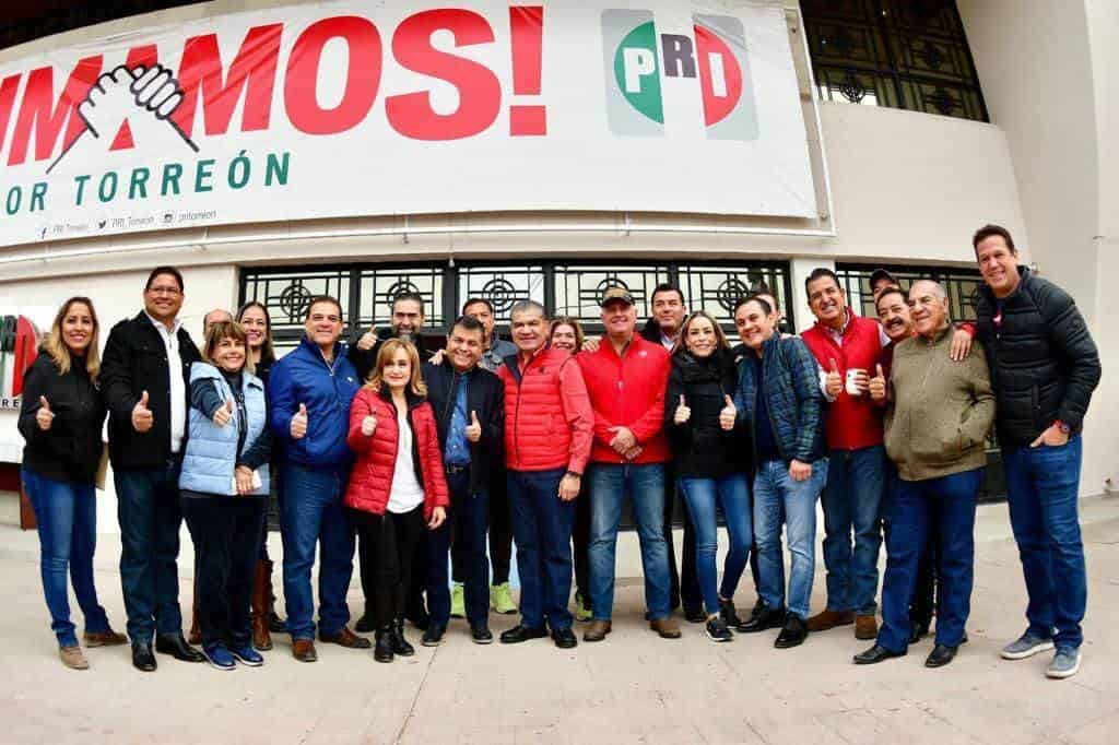 MIGUEL RIQUELME, EMITE  VOTO EN TORREÓN, PARA ELEGIR CANDIDATO A GOBERNADOR