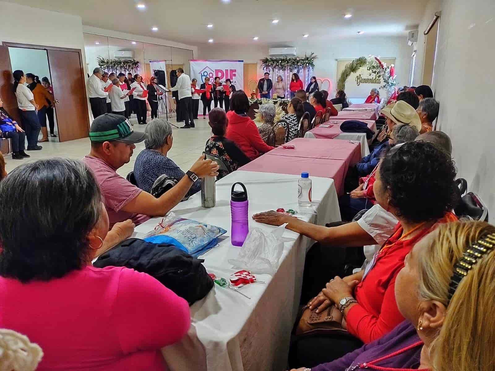 Celebra el DIF a San Valentín 