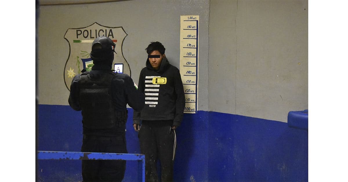 El sujeto fue detenido y llevado a la Comandancia por sospechoso.