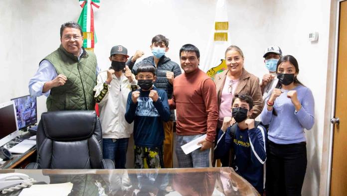 Apoya Roberto Clemente Piña Amaya a pugilistas