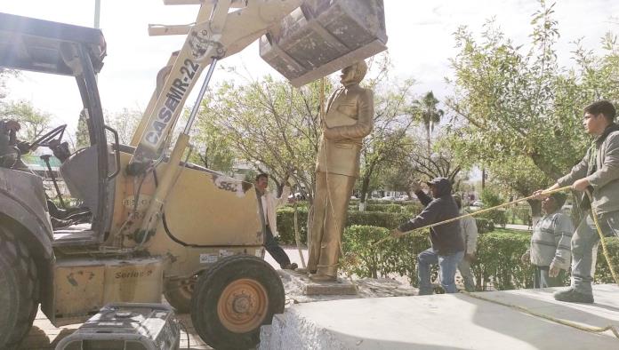 Remueven escultura de Melquiades Ballesteros