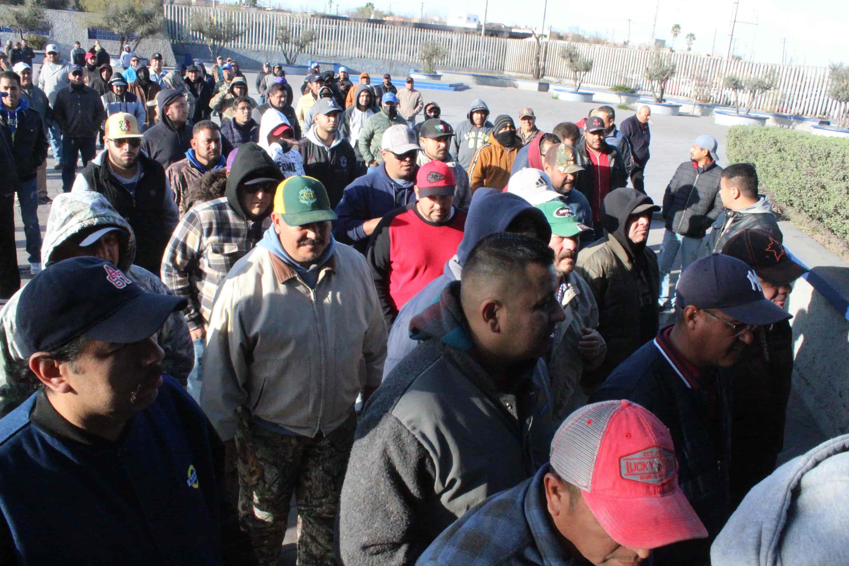 Piden a trabajadores que se dejen de quejar y que sumen a la recuperación de AHMSA.