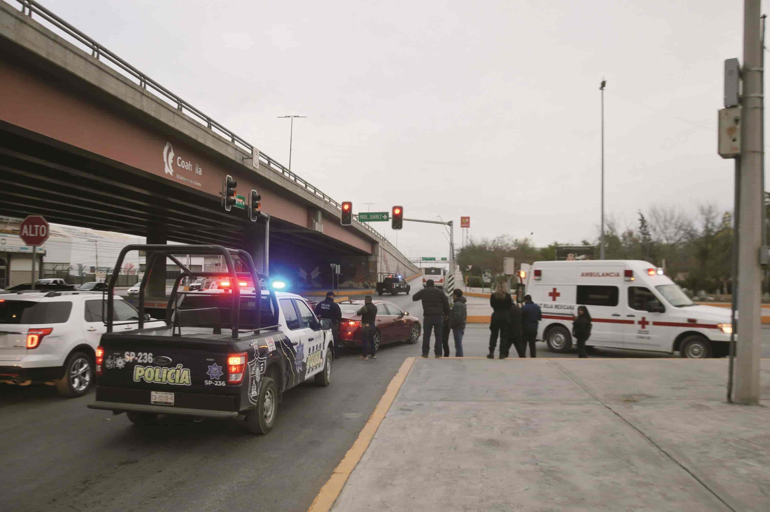 Se pasa el alto y deja una lesionada
