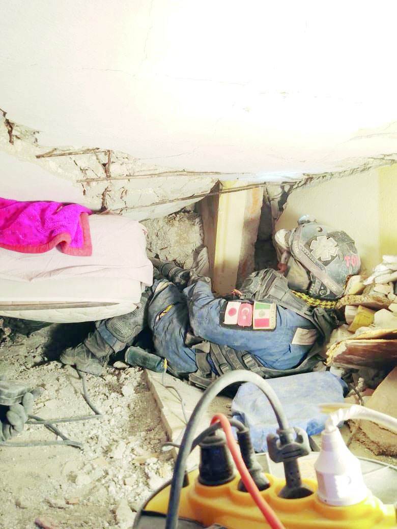 Los brigadistas de Topos Azteca han logrado recuperar 20 cuerpos de entre los escombros.