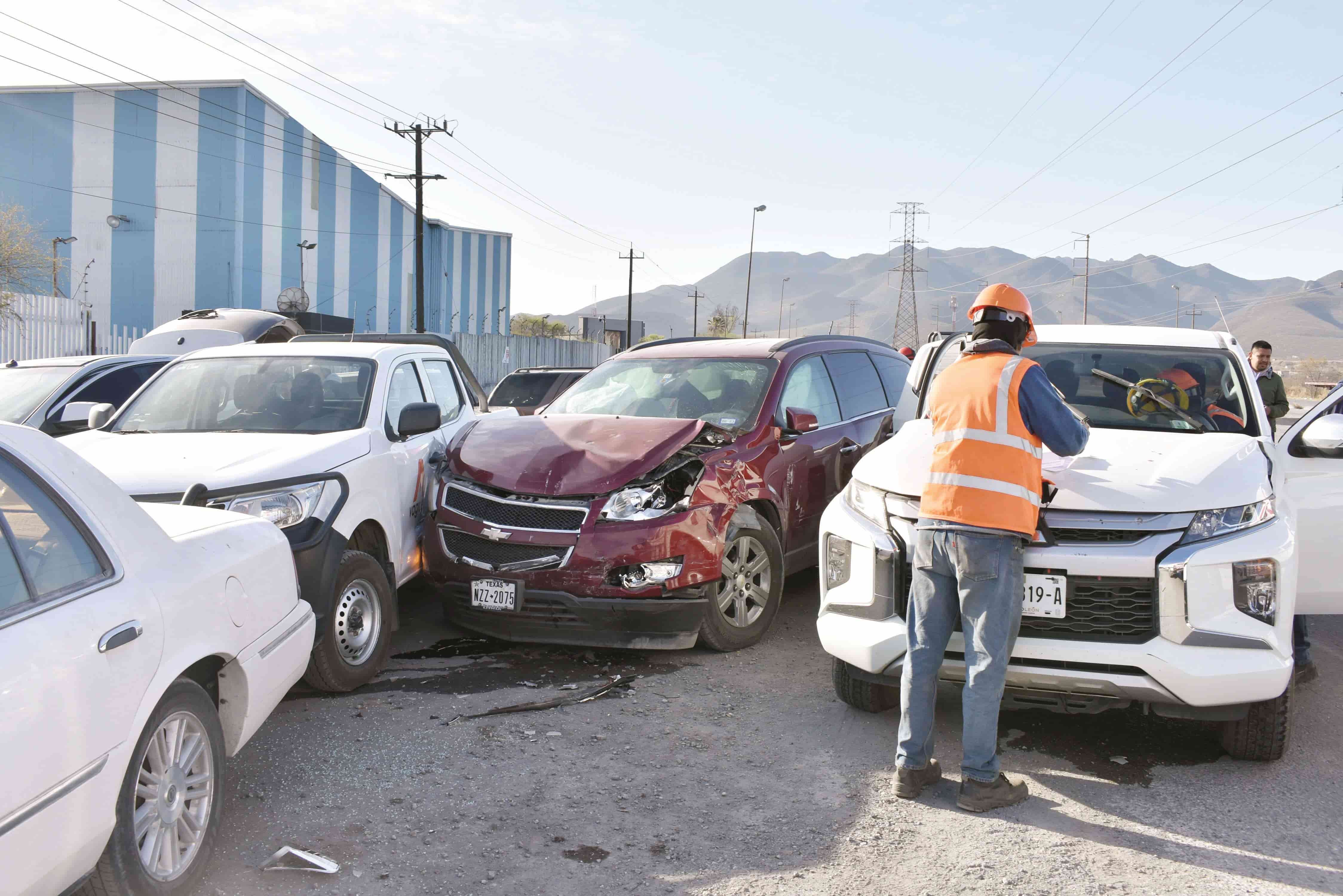 Deja accidente, dos lesionados y dos en crisis