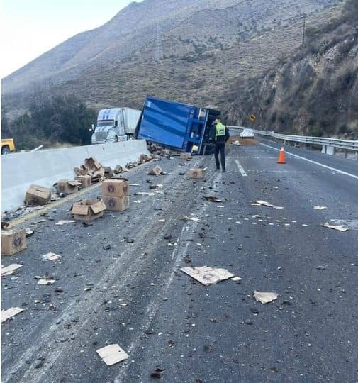 El camión transportaba cerveza Corona y se dirigía a Monterrey.