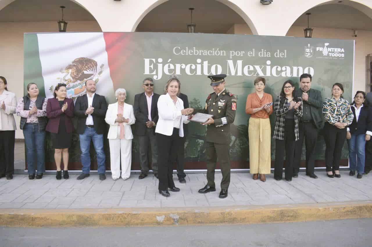 Realizan ceremonia cívica.