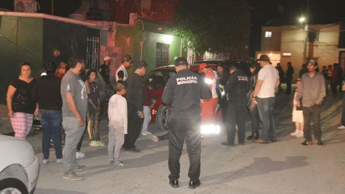 Menor atropella a 2 adolescentes