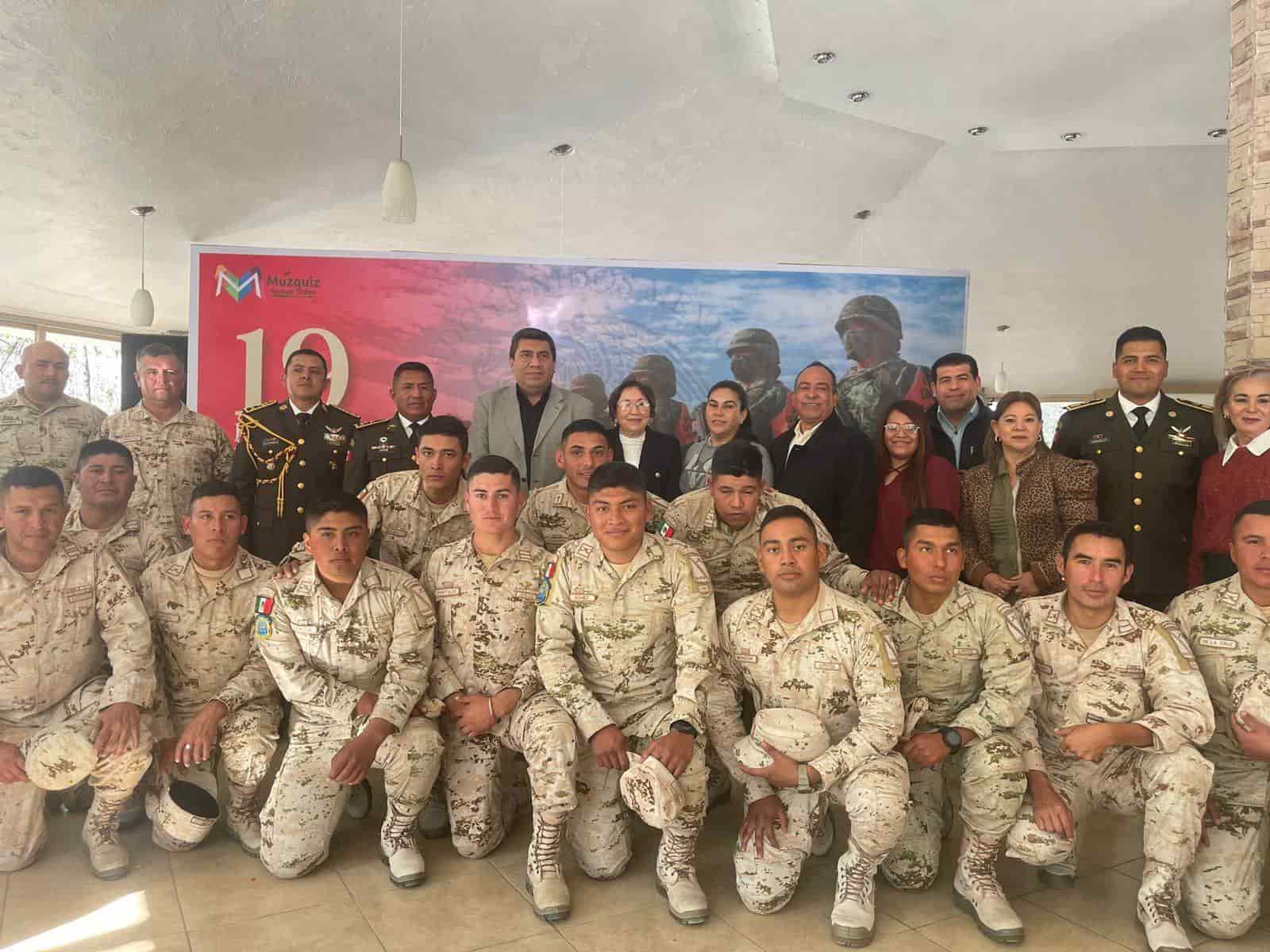 El gobierno de Múzquiz, ofreció un convivio a elementos del 14º Regimiento de Caballería Motorizado.