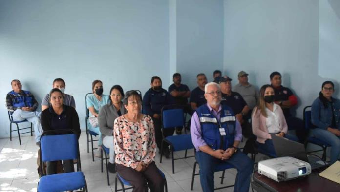Capacitan a bomberos en el tema de suicidio