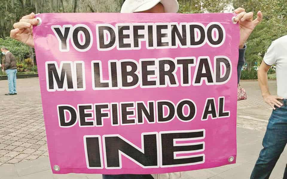 Representantes de ONGs hicieron un llamado para defender al INE.