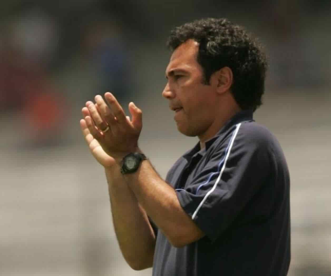 Hugo Sánchez esta sentido porque Cruz Azul no le aviso que eligieron al Tuca