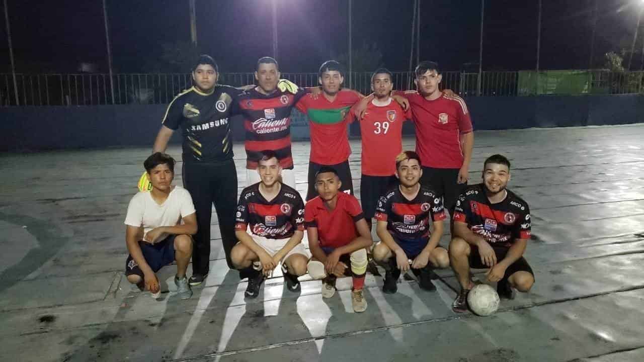 Regalando mistral juego los de Los Saucedo, quienes lograron la victoria ante El Brasil.