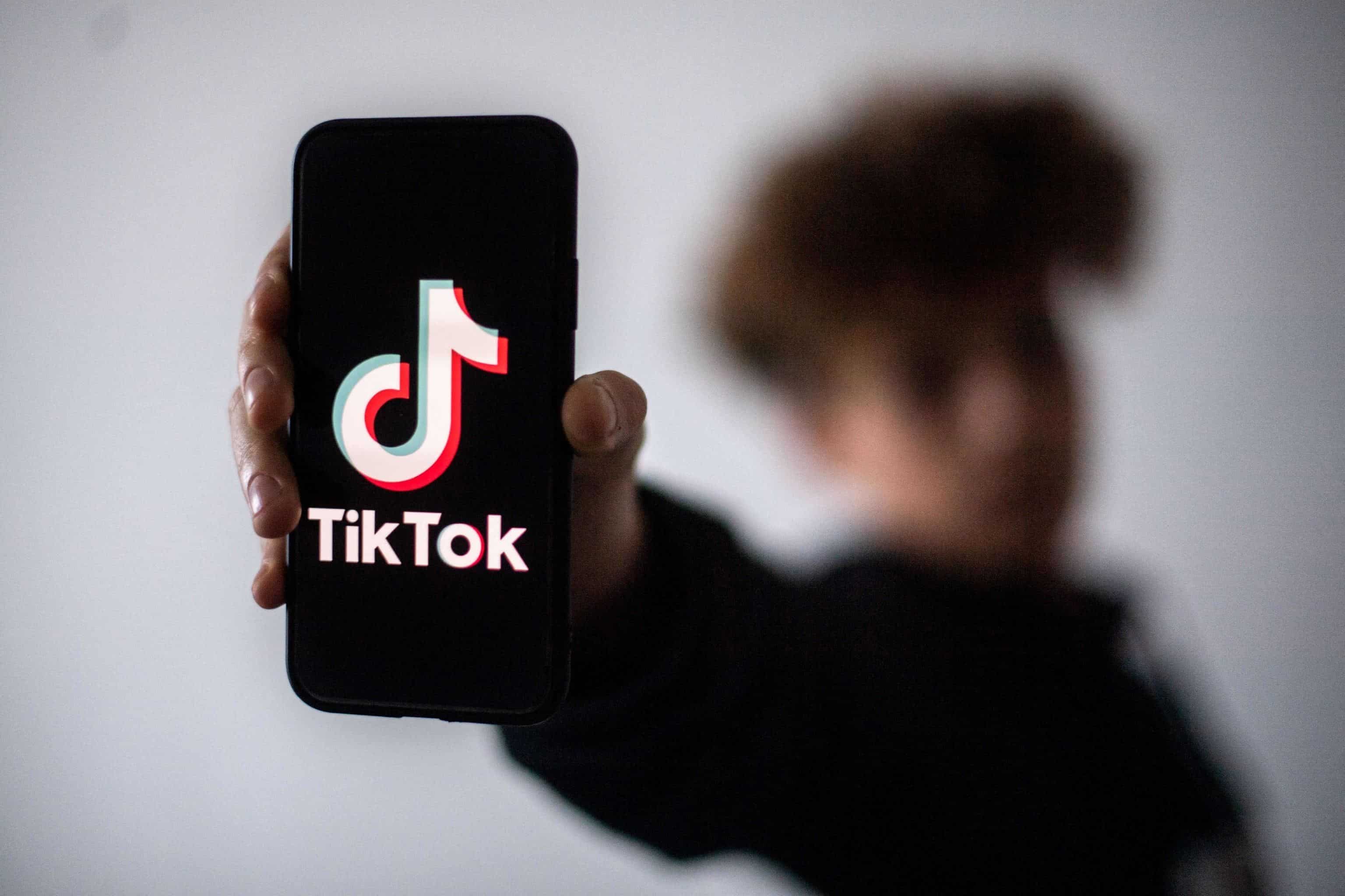 Comisión Europea prohíbe el uso de TikTok en sus teléfonos oficiales