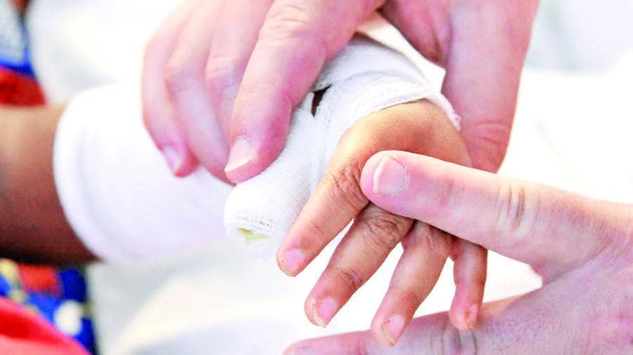 Un descuido llevó al hospital a la menor de 3 años de edad.
