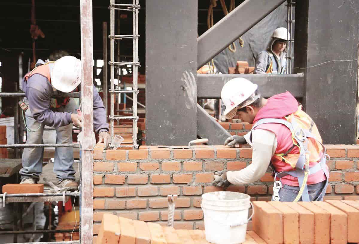 Ni vendiendo propiedades las constructoras podrán pagar nómina de su personal.