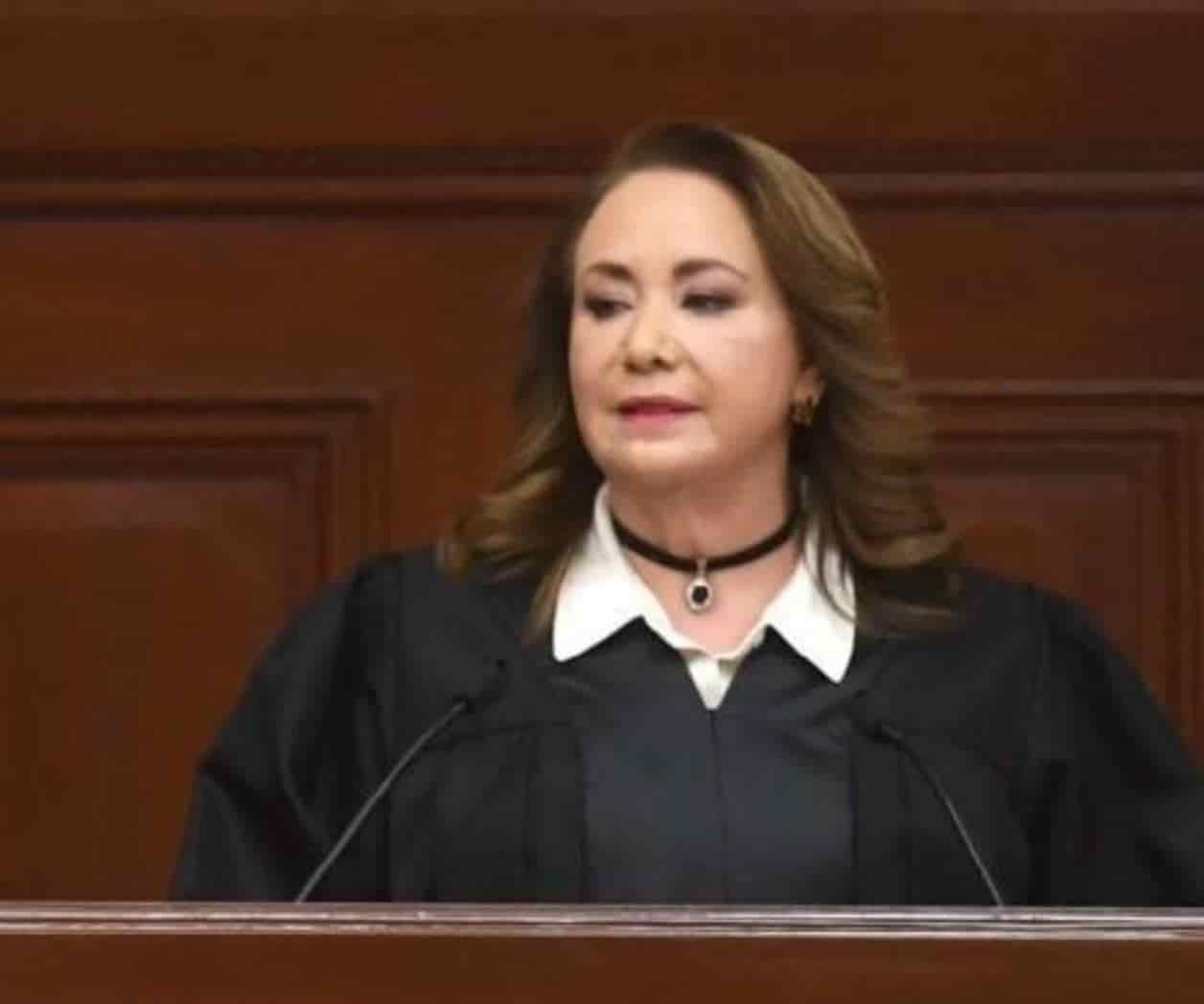 Yasmín Esquivel abría copiado 12 tesis mas en su doctorado