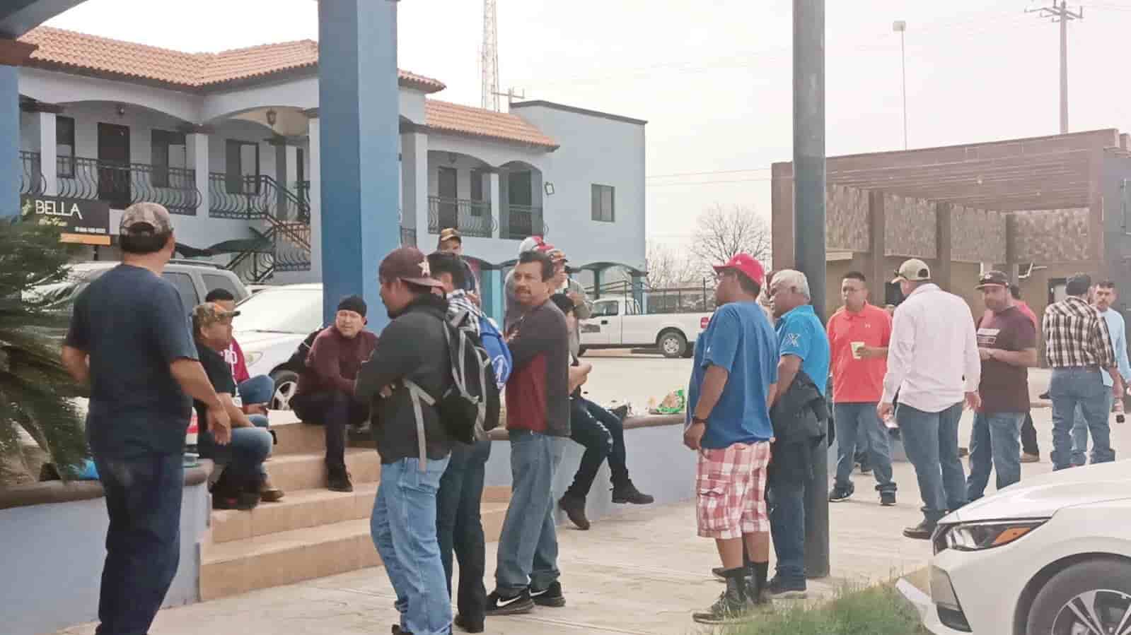 Ex trabajadores de la Mina VII exigen el pago de las parcialidades de su terminación.