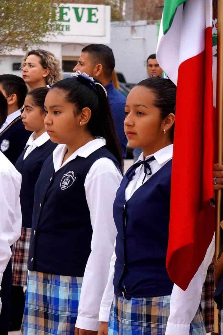 Rinden honor a la enseña patria 