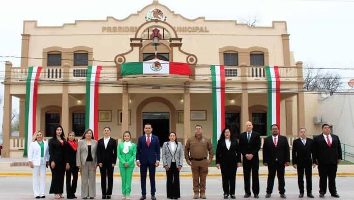 Celebran 83 aniversario de la bandera mexicana 