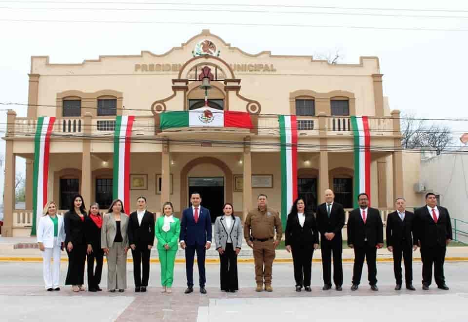 Es ceremonia se realizó en la explanada de la plaza principal.