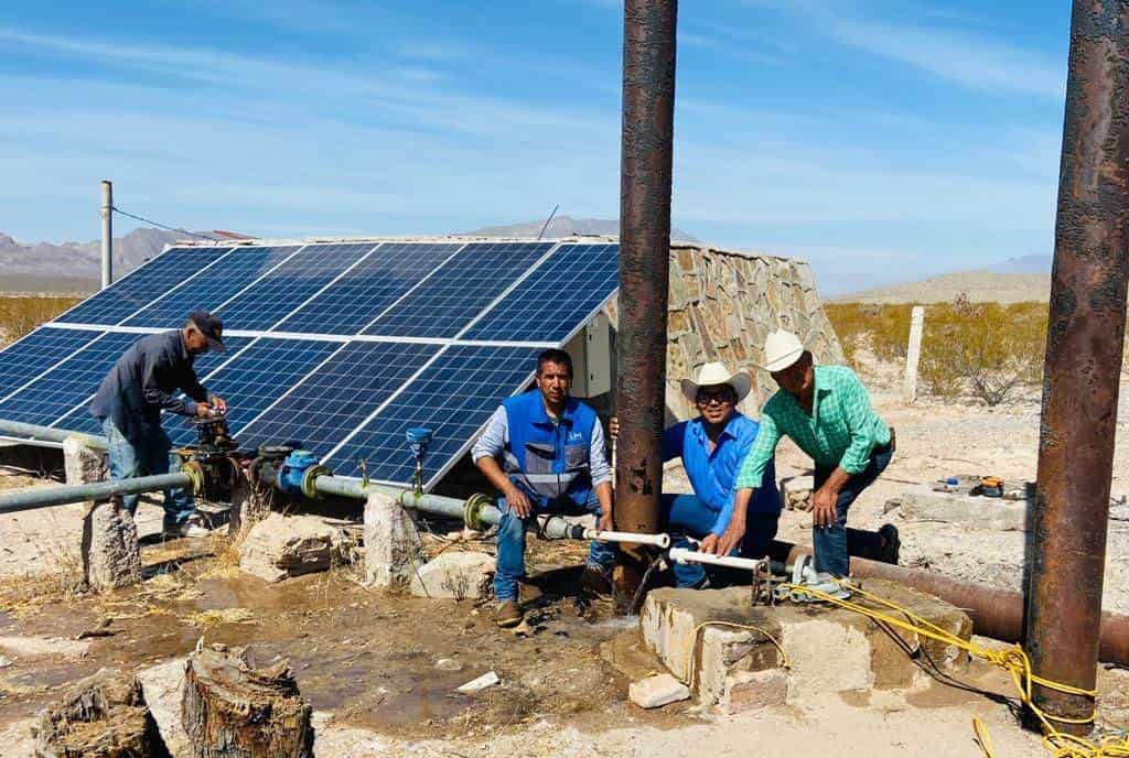 Reparan bomba de agua en ejido Reparan bomba de agua en ejido