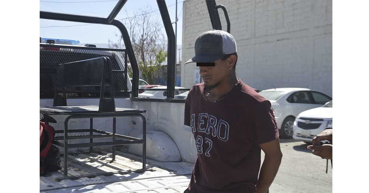 El adicto fue recluido en las celdas de Seguridad Pública.