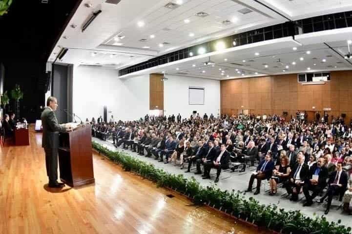 Hugo Lozano asistió al evento realzando logros que han obtenido en la Universidad Autónoma de Coahuila.