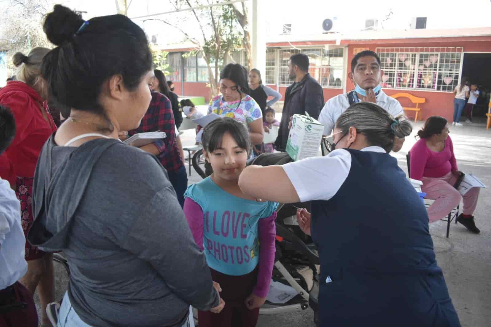 Llevan a escuela Vacuna anticovid