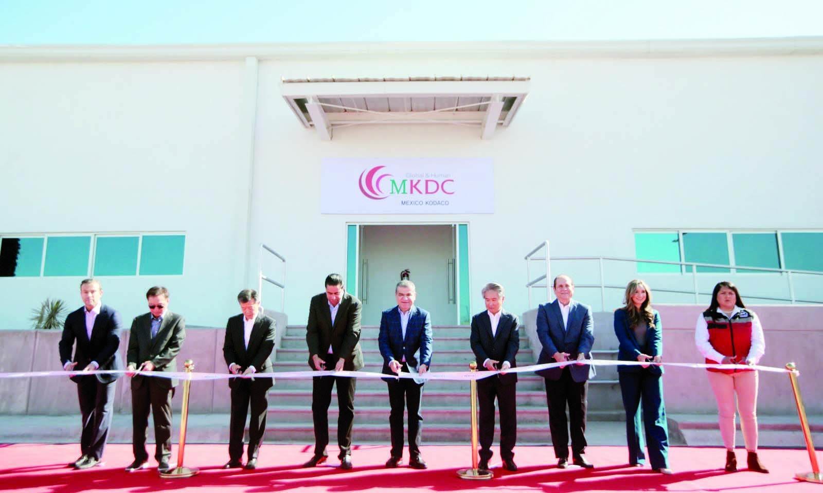 Inaugura Riquelme planta de MKDC