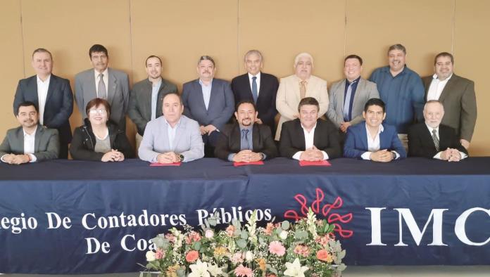 Cumplen capacitación Contadores Públicos