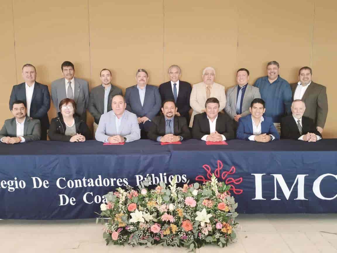 Cumplen capacitación Contadores Públicos